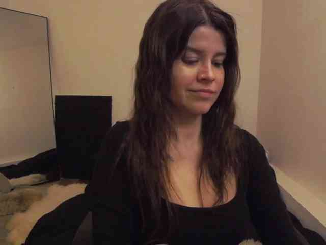 AryaJoliee