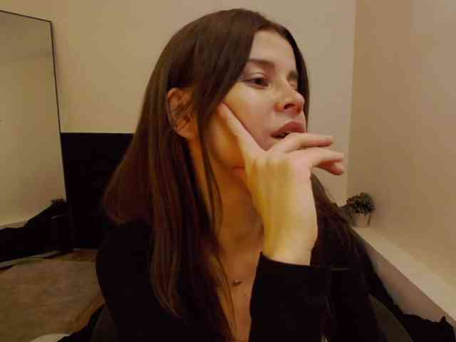 AryaJoliee