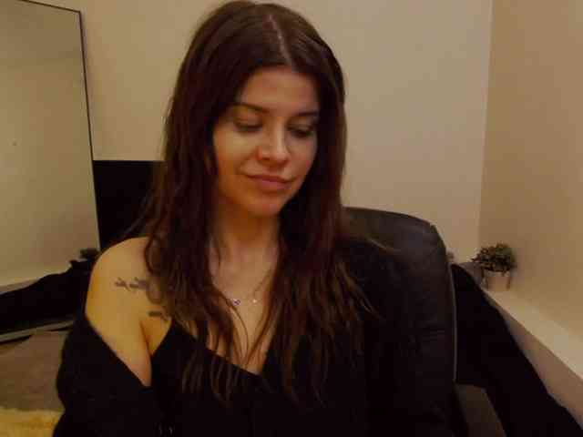 AryaJoliee