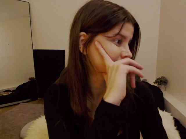 AryaJoliee