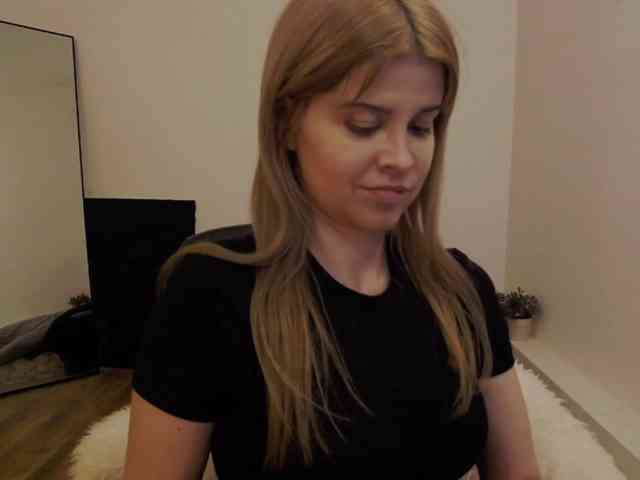 AryaNoiree webcam