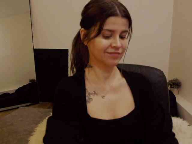 AryaJoliee