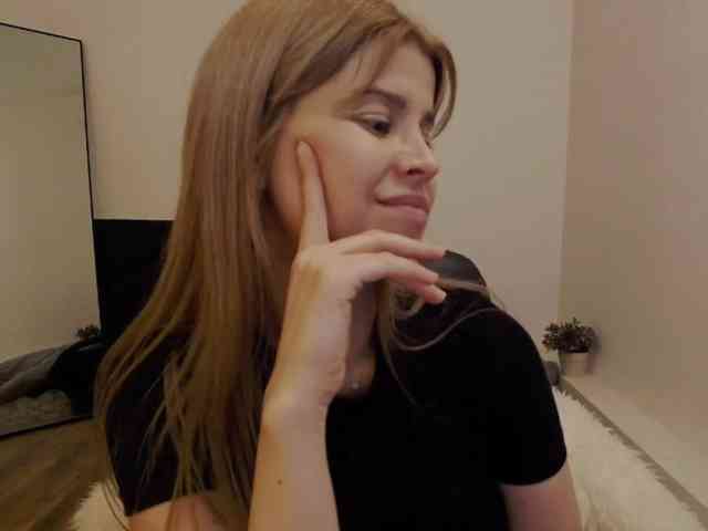 AryaNoiree webcam