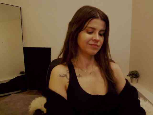 AryaJoliee