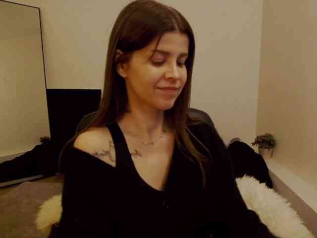 AryaJoliee
