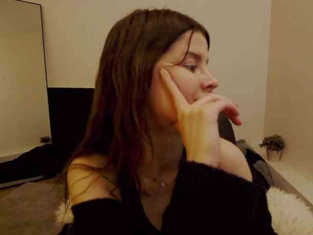 AryaJoliee