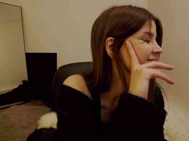 AryaJoliee