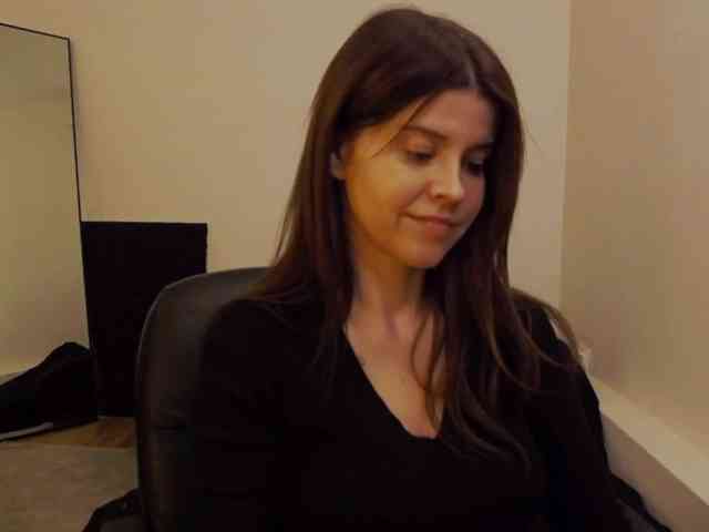 AryaJoliee