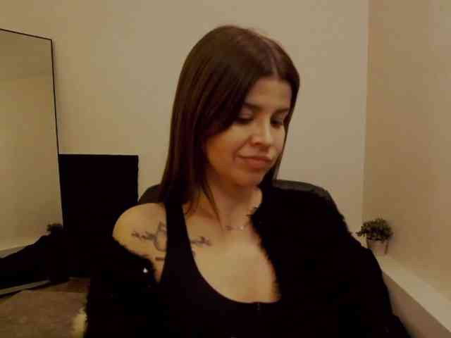AryaJoliee