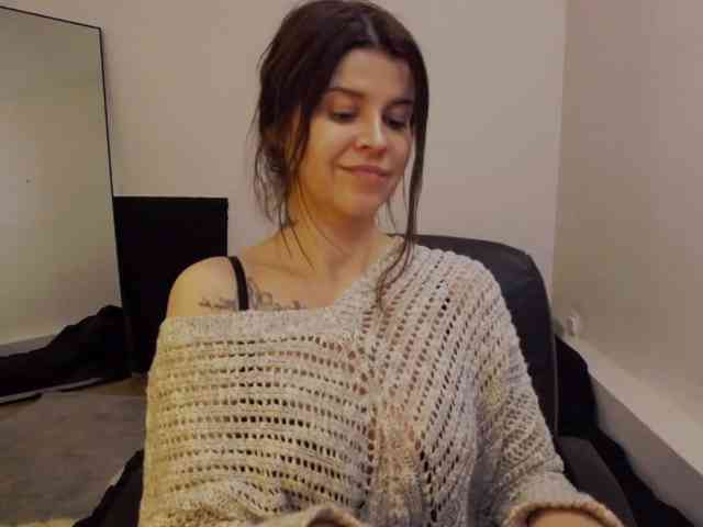 AryaJoliee