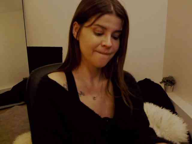 AryaJoliee