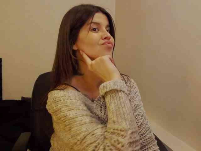 AryaJoliee