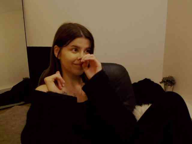 AryaJoliee