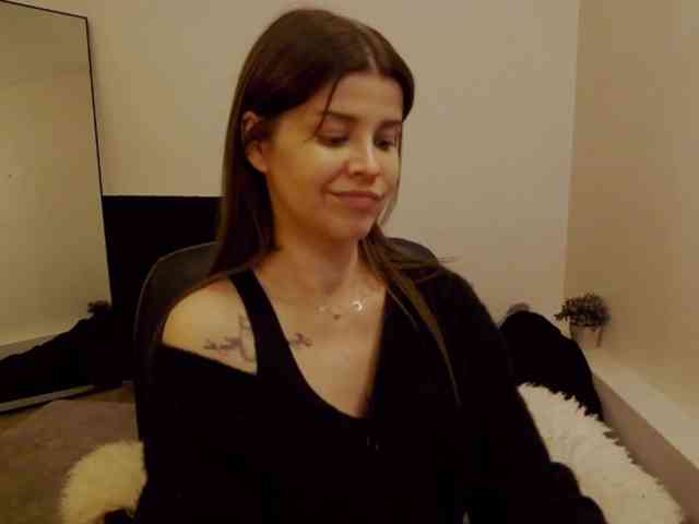AryaJoliee