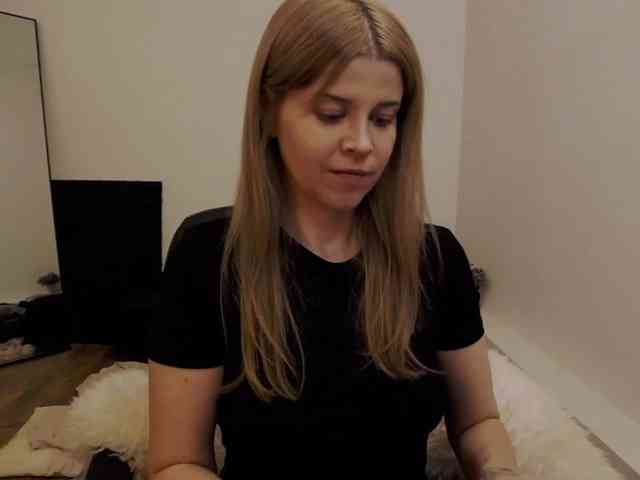 AryaNoiree webcam