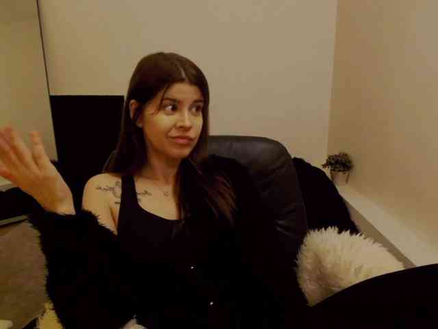 AryaJoliee