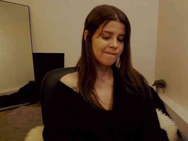 AryaJoliee