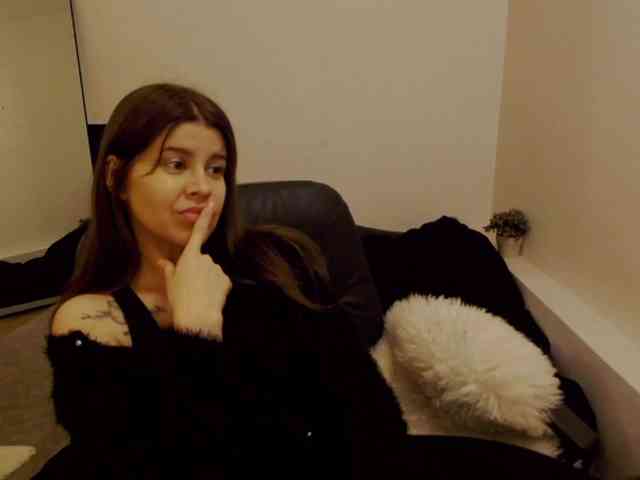 AryaJoliee