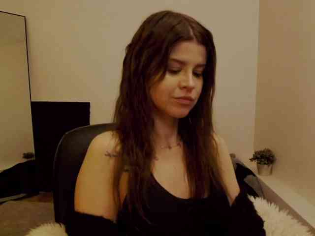 AryaJoliee