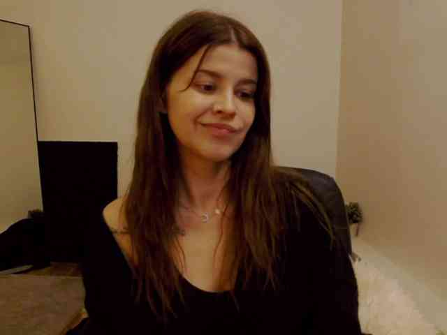 AryaJoliee