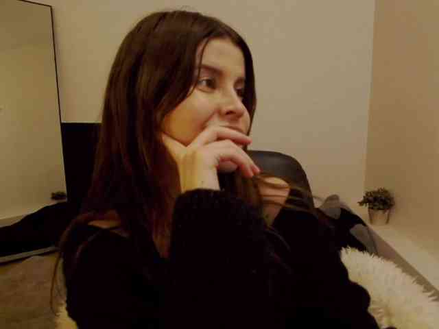 AryaJoliee