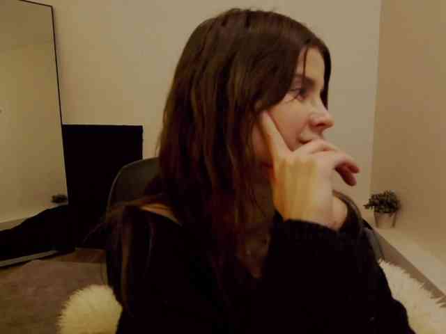 AryaJoliee