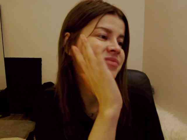 AryaJoliee