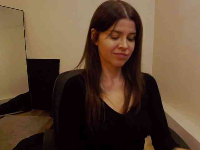AryaJoliee