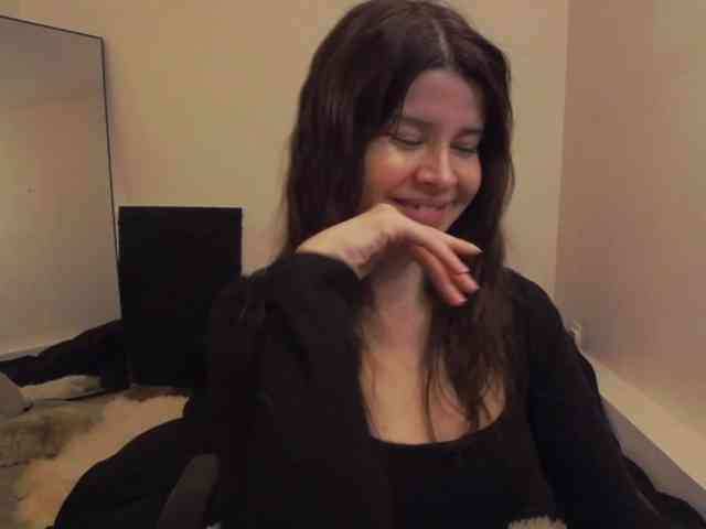 AryaJoliee