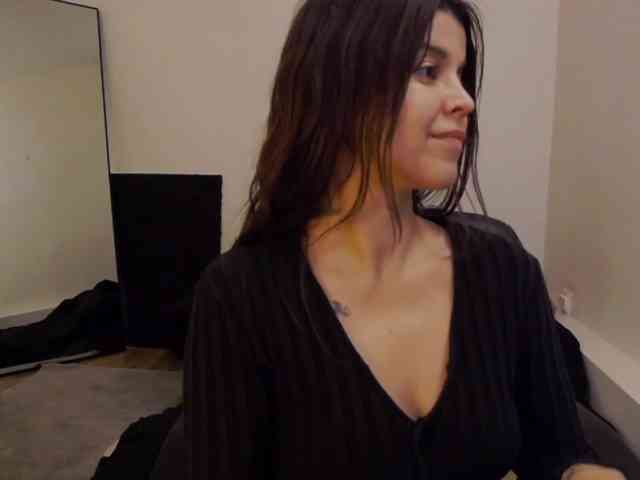 AryaJoliee