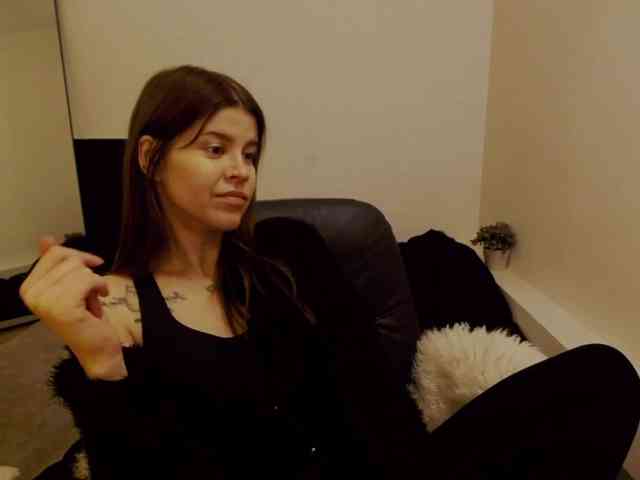 AryaJoliee