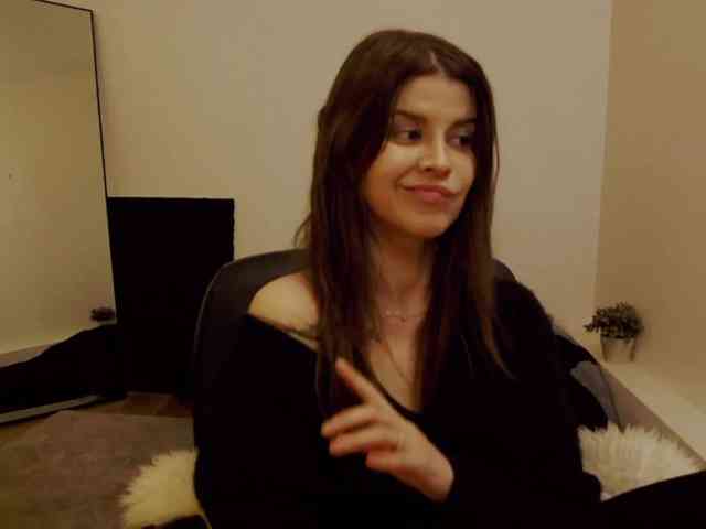 AryaJoliee