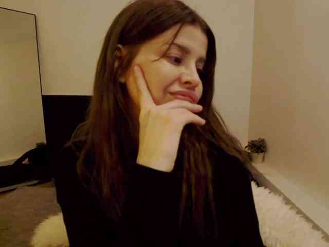 AryaNoiree webcam