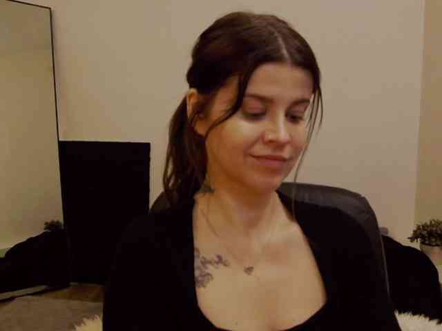 AryaJoliee