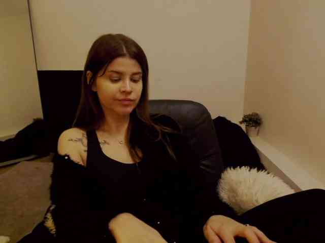 AryaJoliee