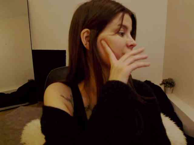 AryaJoliee