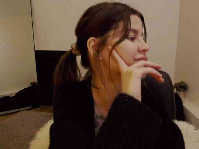 AryaJoliee