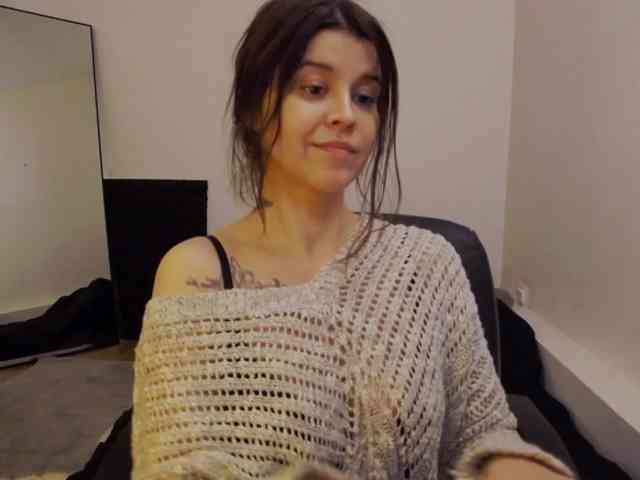 AryaJoliee