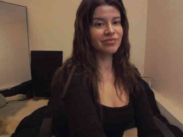 AryaJoliee