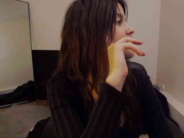AryaJoliee