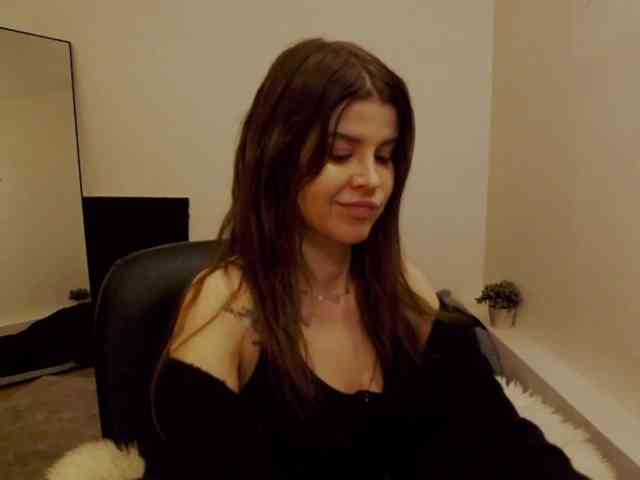 AryaJoliee