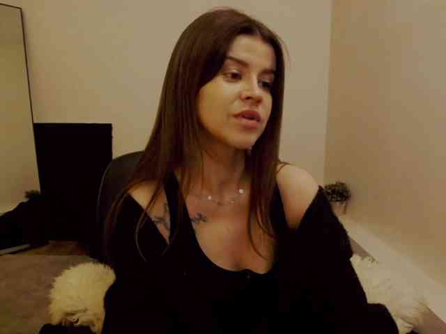 AryaJoliee