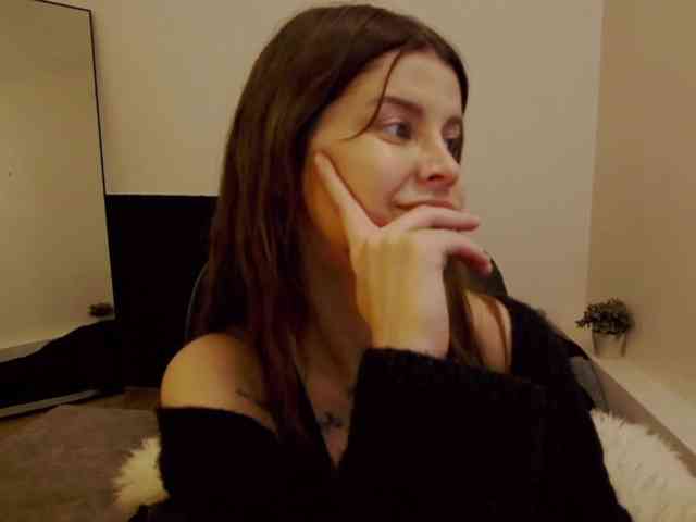 AryaJoliee
