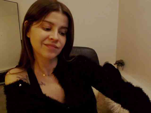 AryaJoliee