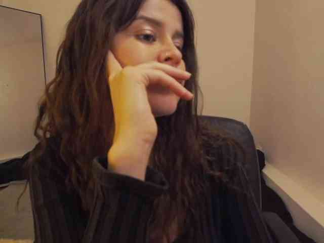 AryaJoliee