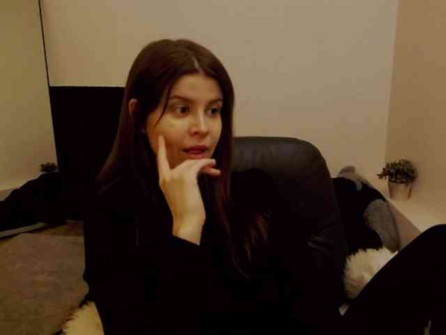AryaJoliee