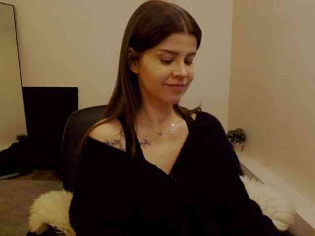 AryaJoliee
