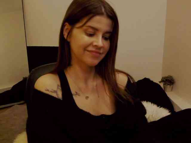 AryaJoliee