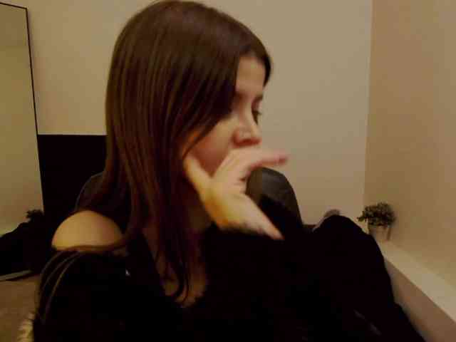 AryaJoliee