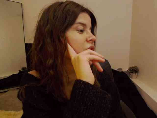 AryaJoliee